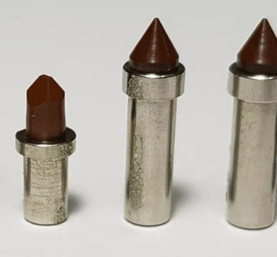 Standard and customized pick up tool tips for die bonding